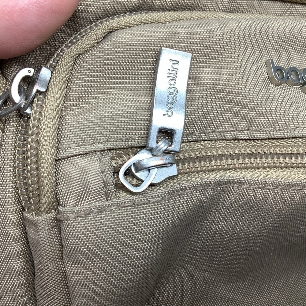 Baggallini Triple Zip Bagg - Picture 5 of 13
